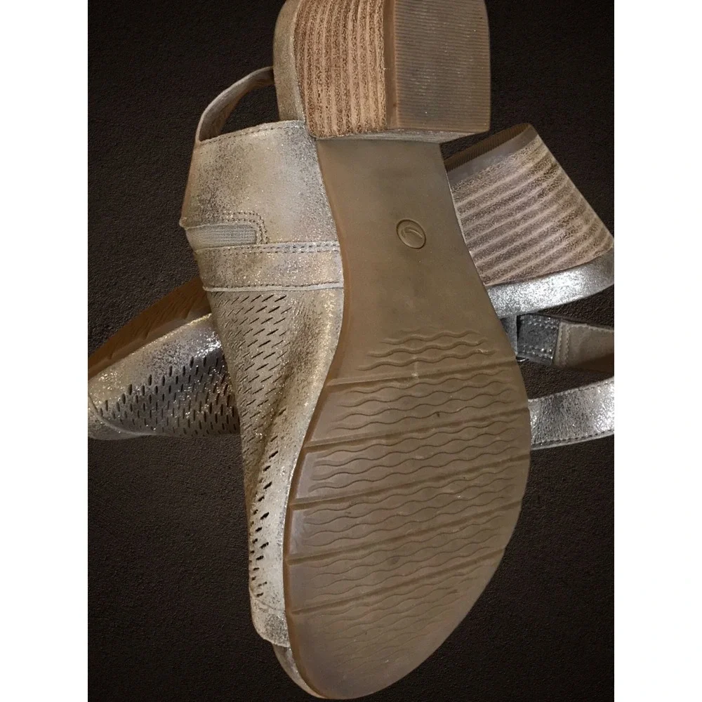 Clarks Unstructured Un‎ Palma Go Heeled Sandal Pewter Metallic Leather US 7M EUC