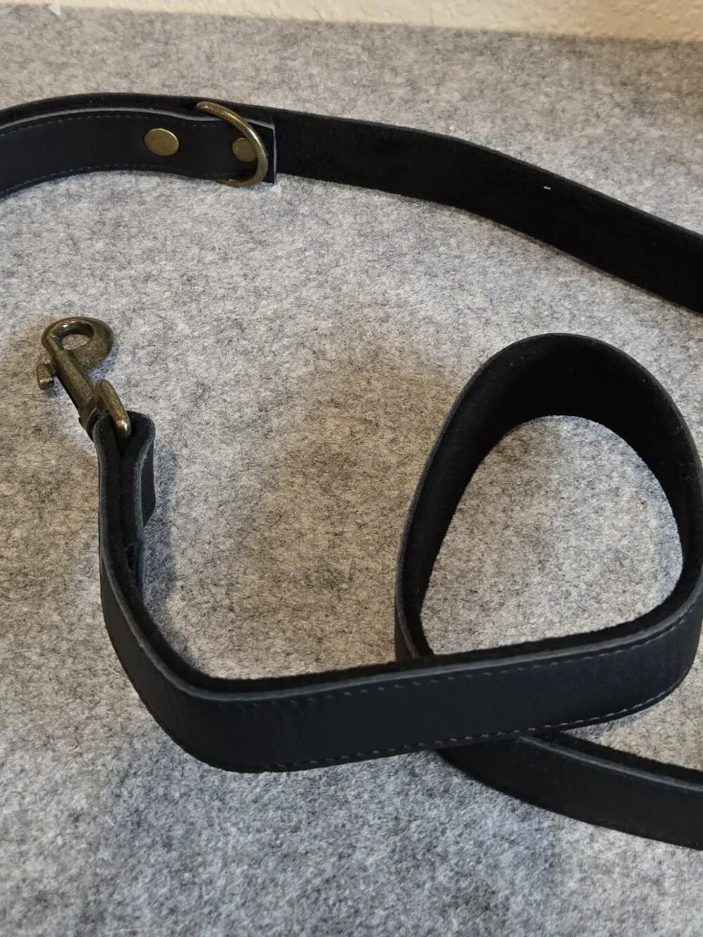 Heavy Duty Black Leather Dog Leash 1