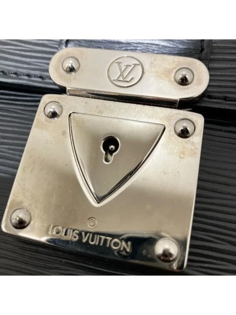 Louis Vuitton cm outside
