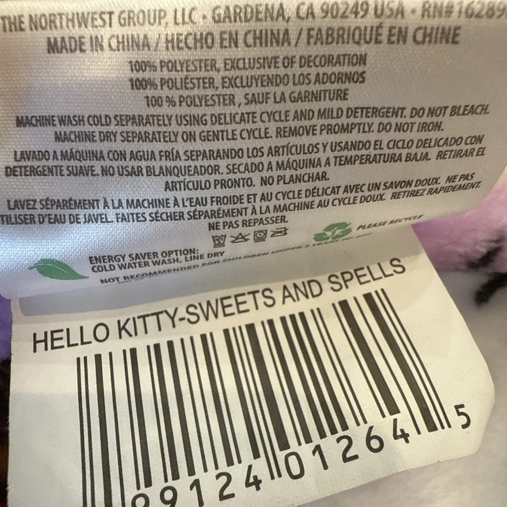 Hello Kitty Sanrio Purple Halloween 47x38 Silk Touch Throw Blanket Sweets & Spel