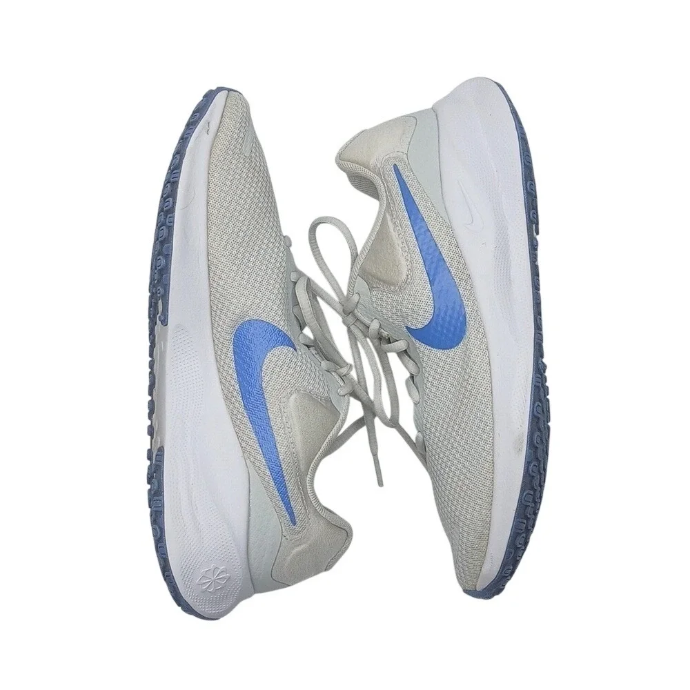 Nike revolution running