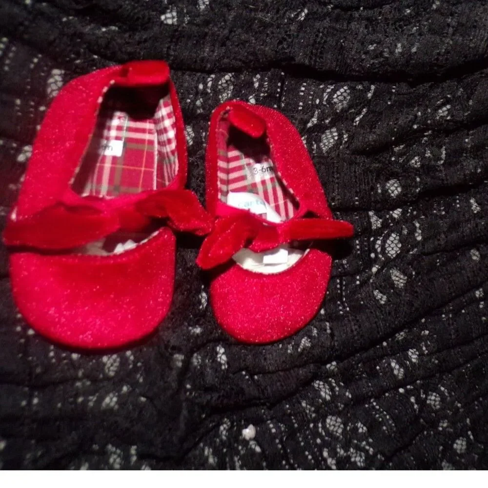 Carter's red velvet crib shoes with bow accents size 3 month
