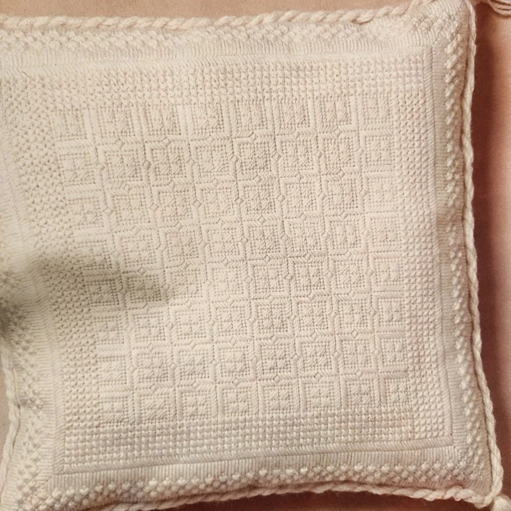 VTG BERNAT BARGELLO T05037 CUT GLASS IVORY TAPESTRY NEEDLEPOINT PILLOW KIT 15