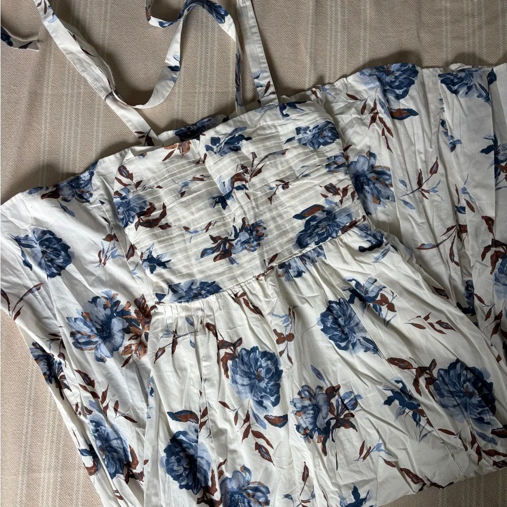 Abercrombie & Fitch White Maxi Dress with Blue Floral Print (S TALL)