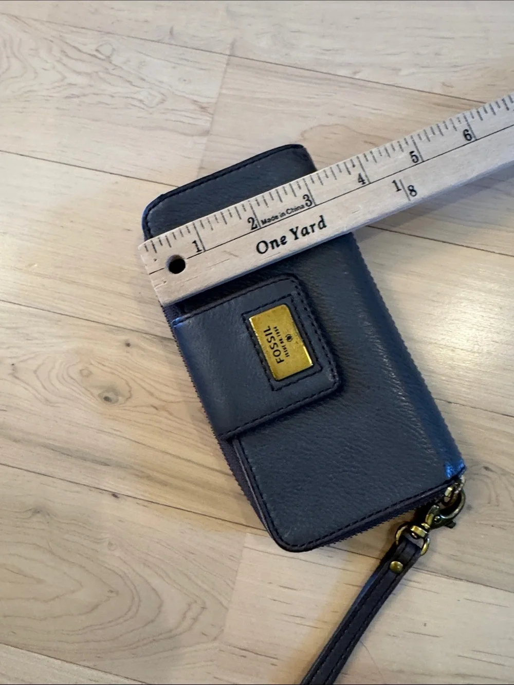 Fossil quinn leather