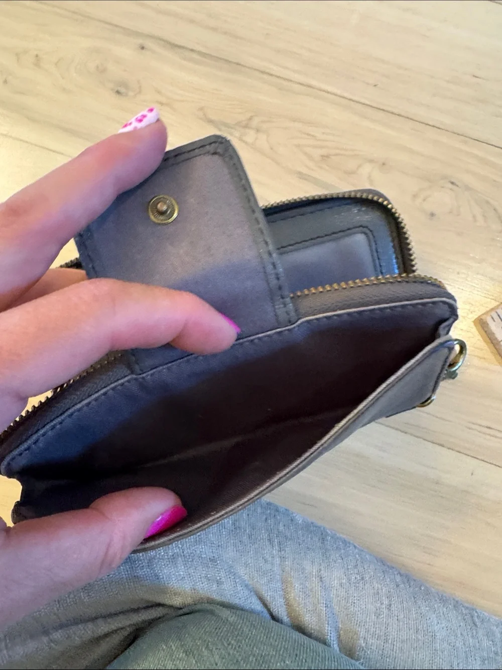 Fossil quinn leather