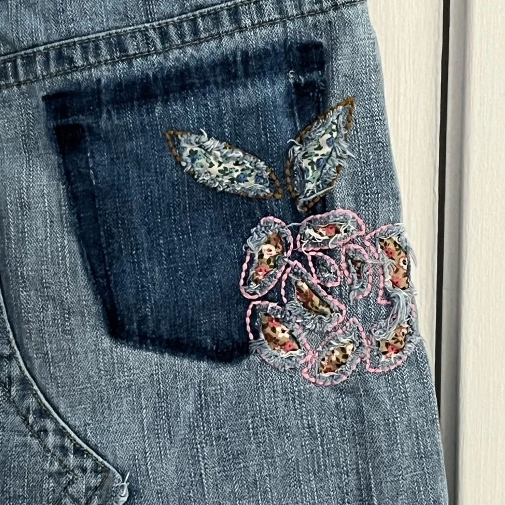 Delias Distressed embroidered Denim Skirt Size 9 Juniors Vintage