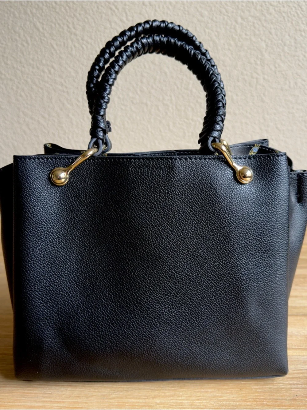 Steve Madden compact black