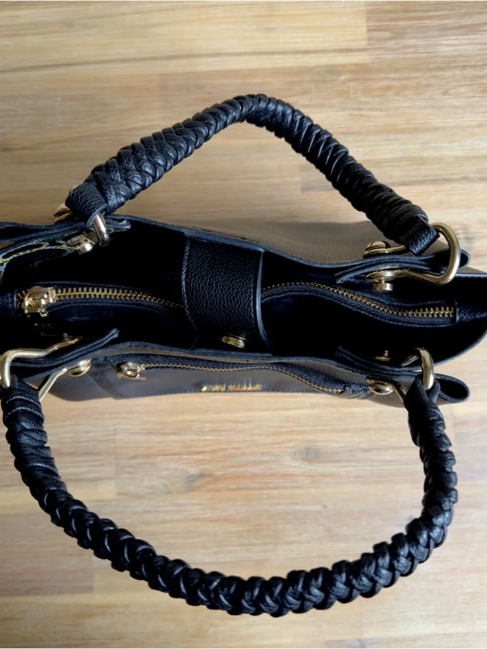 Steve Madden compact black
