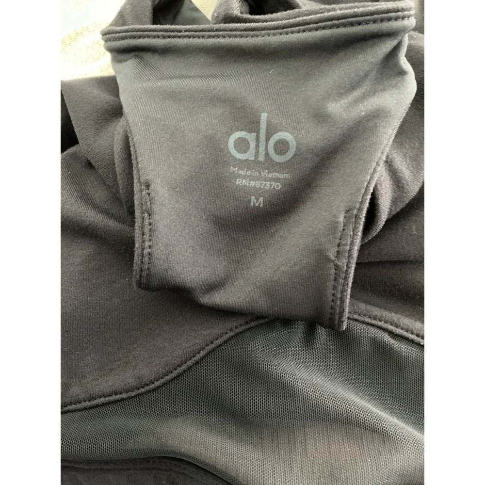 ALO Yoga Sports Bra Womens Medium RN87370 Black Mesh Accent Cut Out Racerback