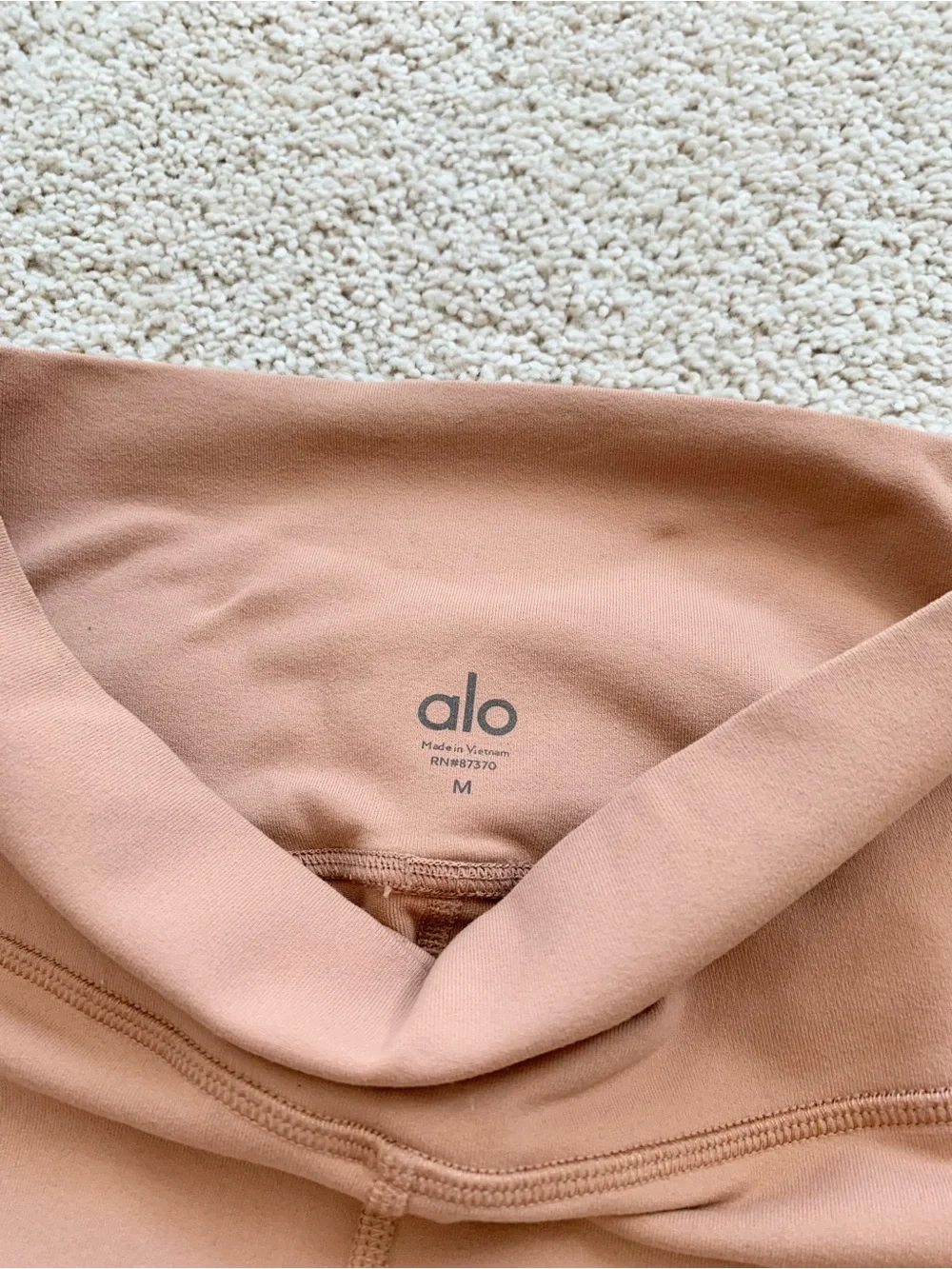 ALO Yoga alo beige
