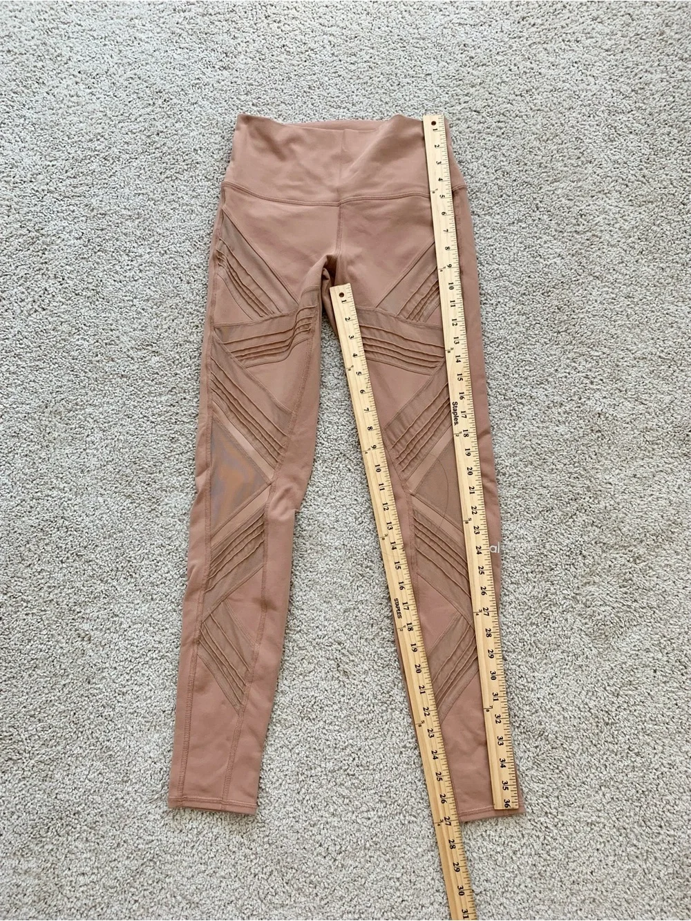 ALO Yoga alo beige