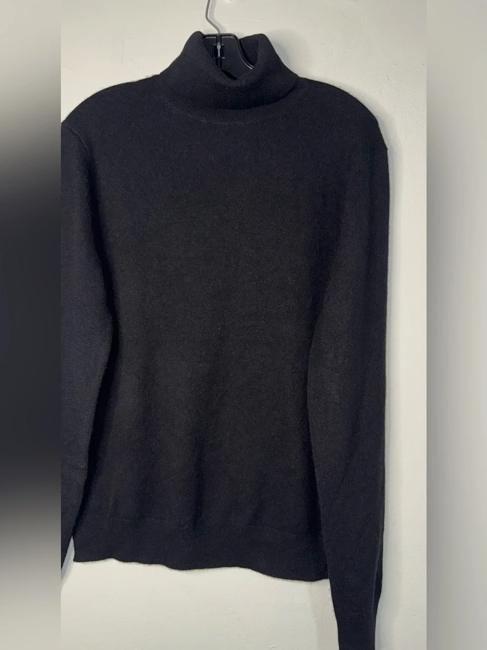 Saks Fifth Avenue streamlined black