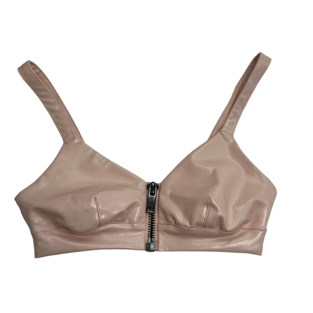 ALO Yoga details faux brand