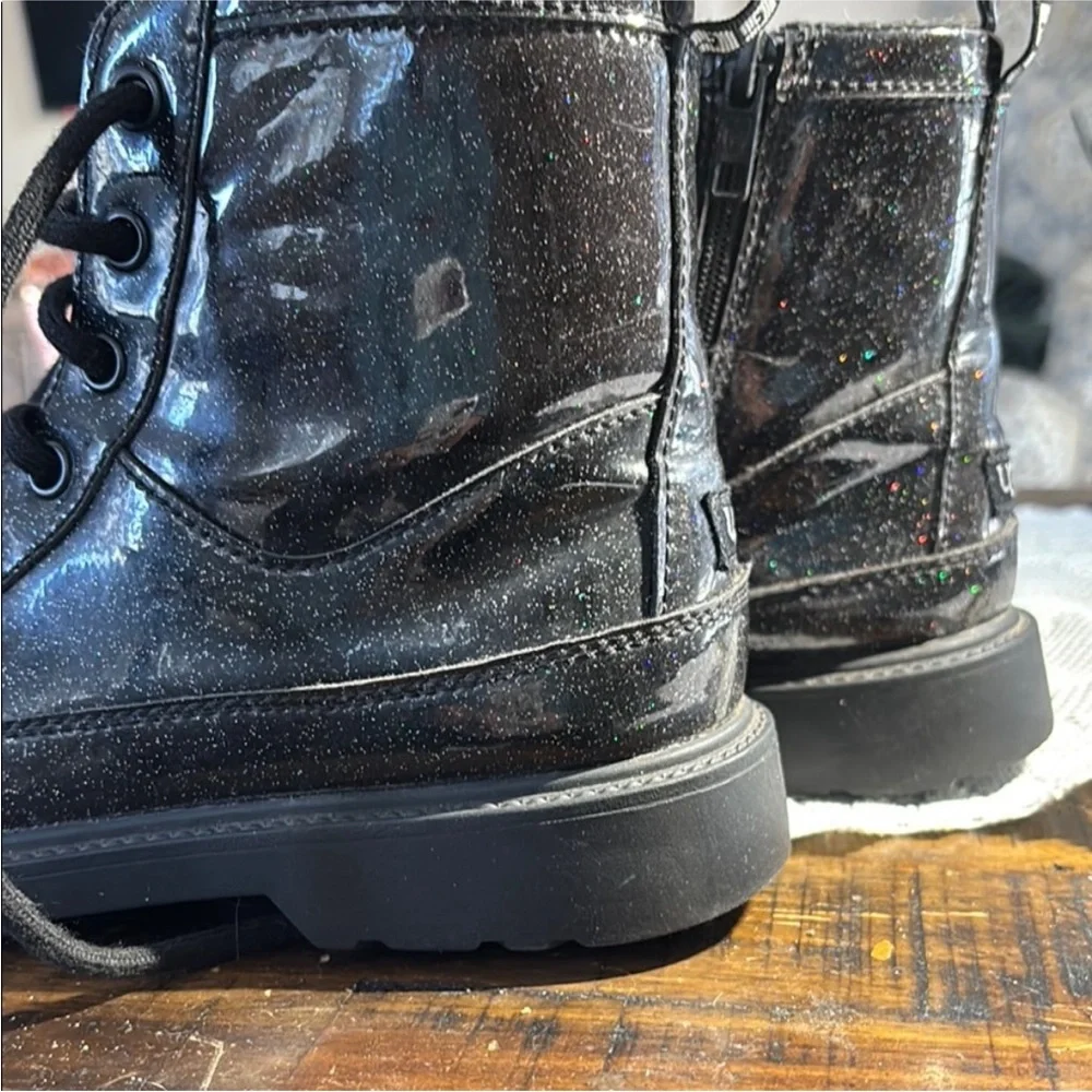 UGG stylish black