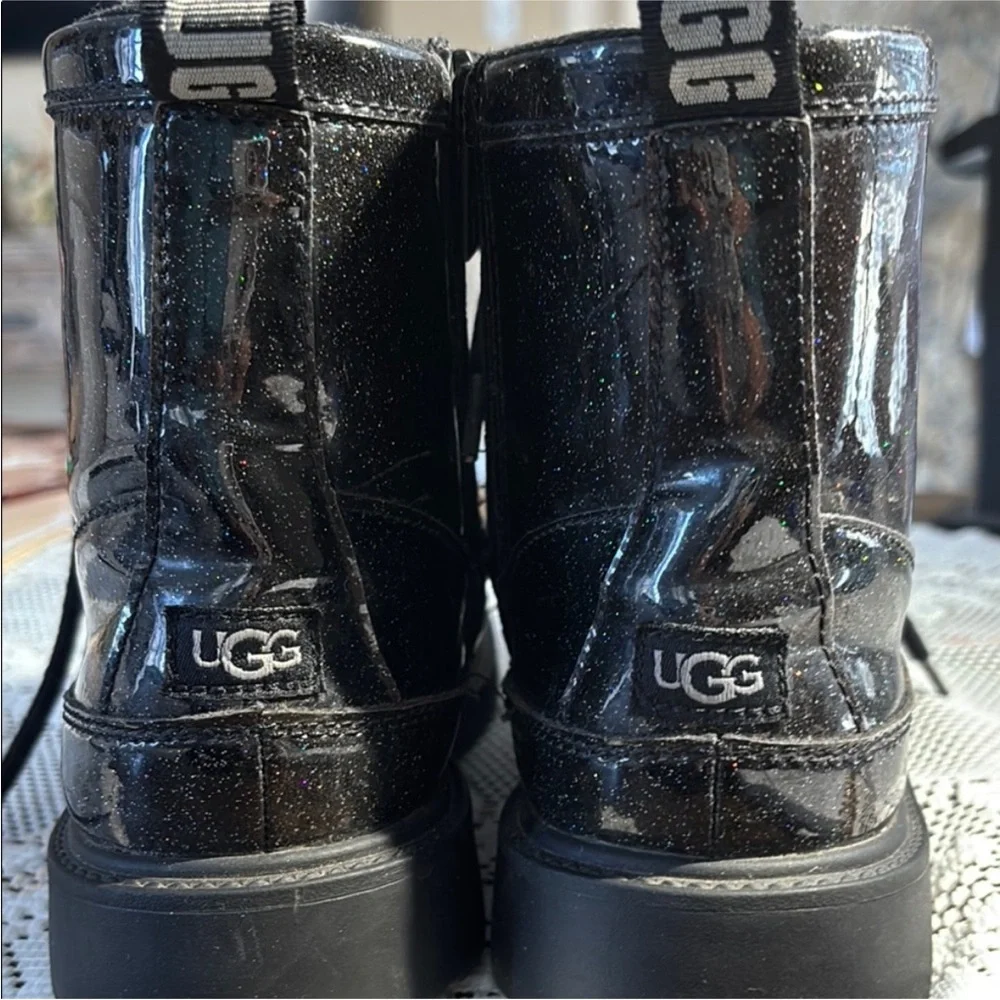 UGG stylish black