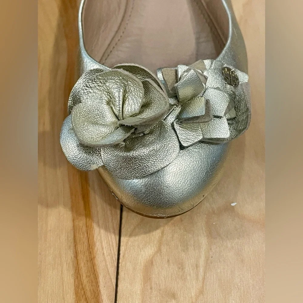 Tory Burch Blossom Ballet Flat‎ Grained Metallic in Spark Gold Size 6.5