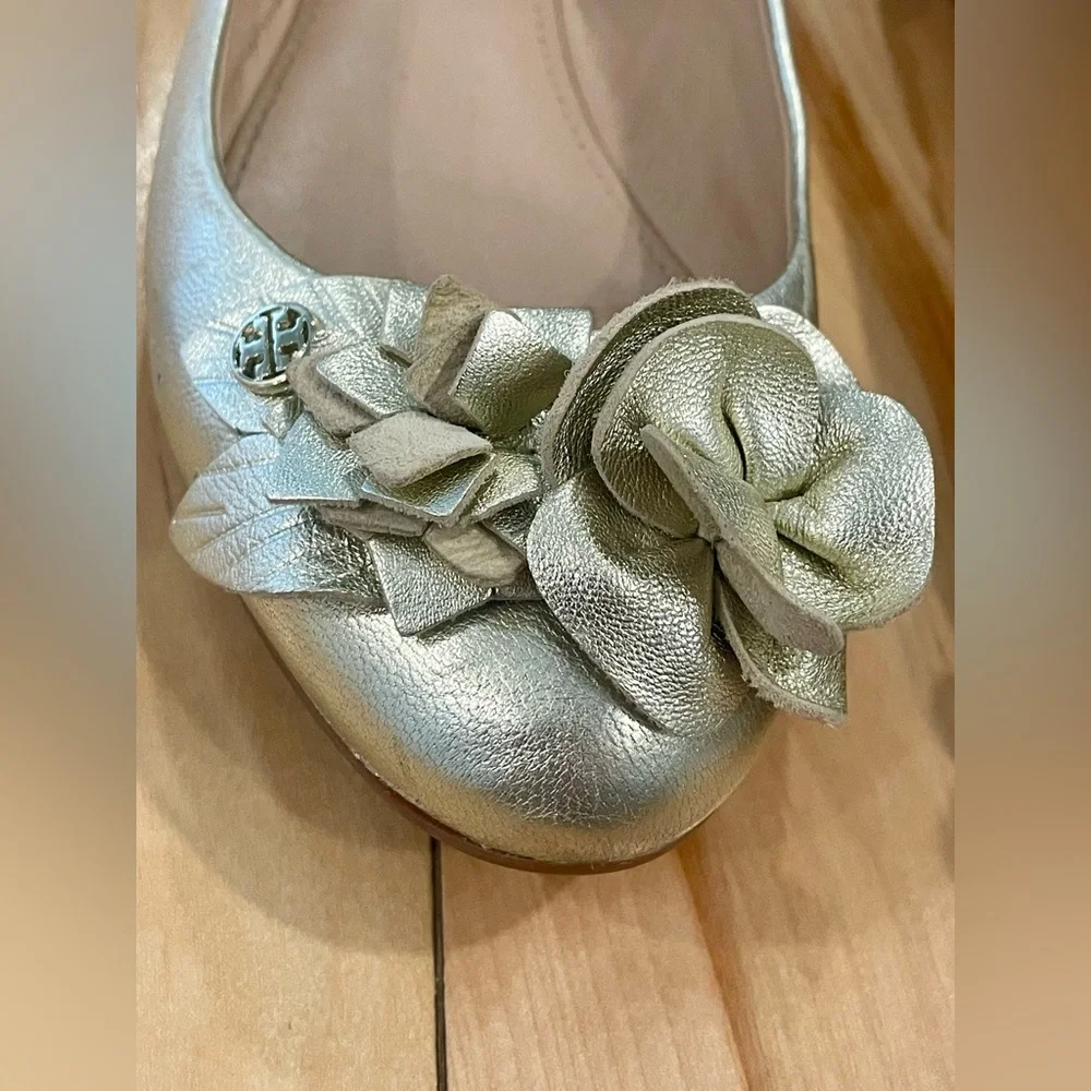 Tory Burch Blossom Ballet Flat‎ Grained Metallic in Spark Gold Size 6.5