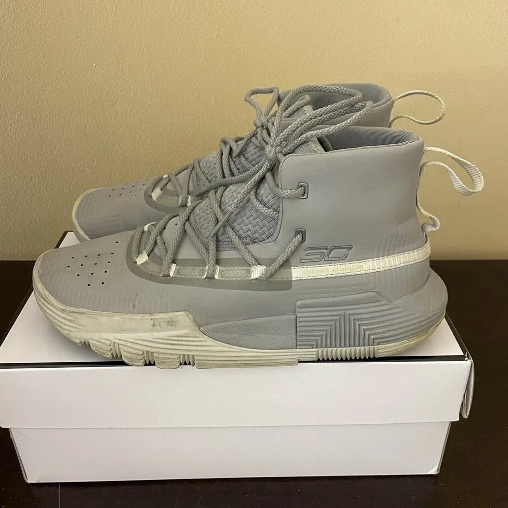 Under Armour Curry 0.5 Boys Basketball Shoes Mod Gray‎ White 3020424-101 Size 6Y