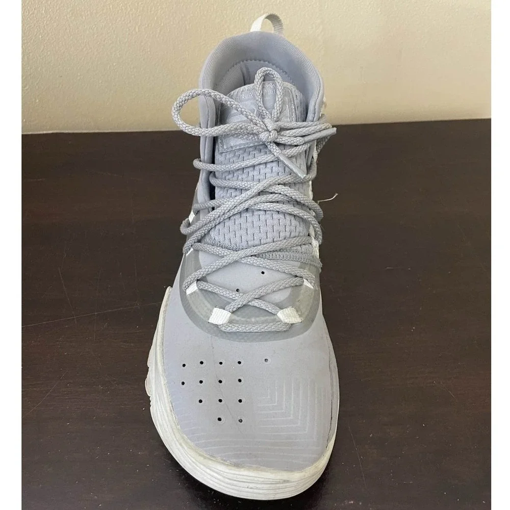 Under Armour kicks sc30