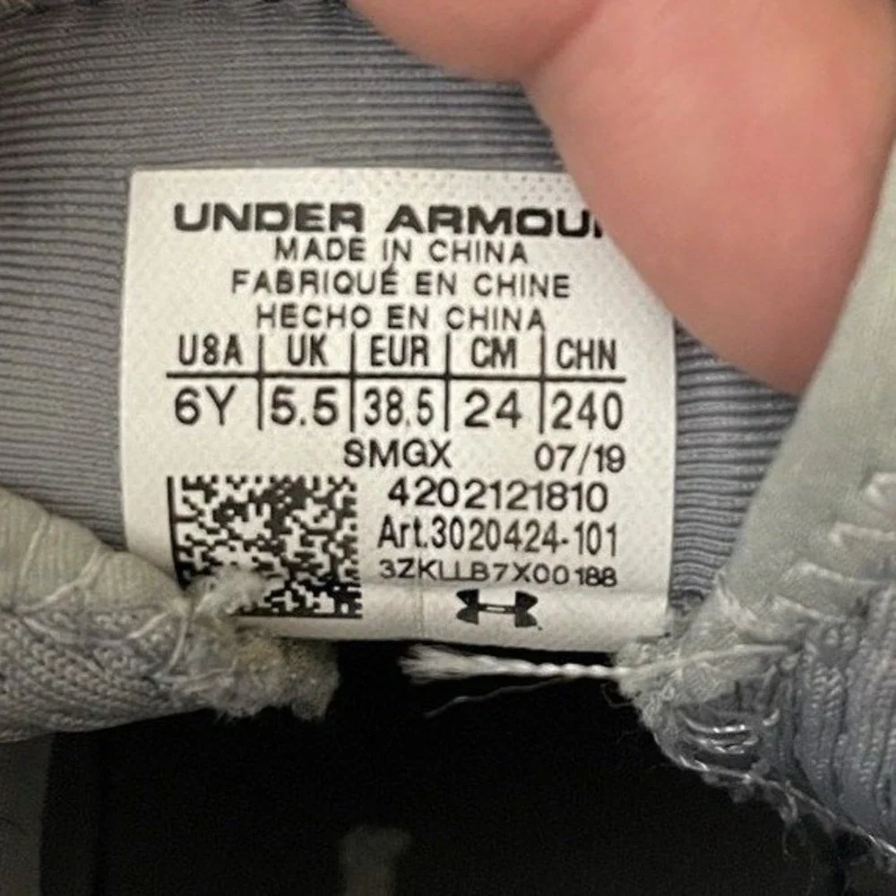 Under Armour hoops provides traction