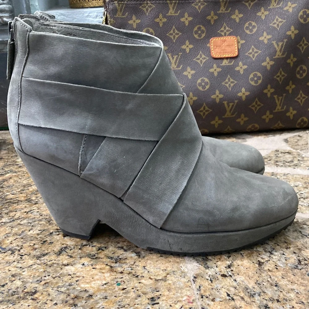 Eileen‎ Fisher boot grey suede size 7.5