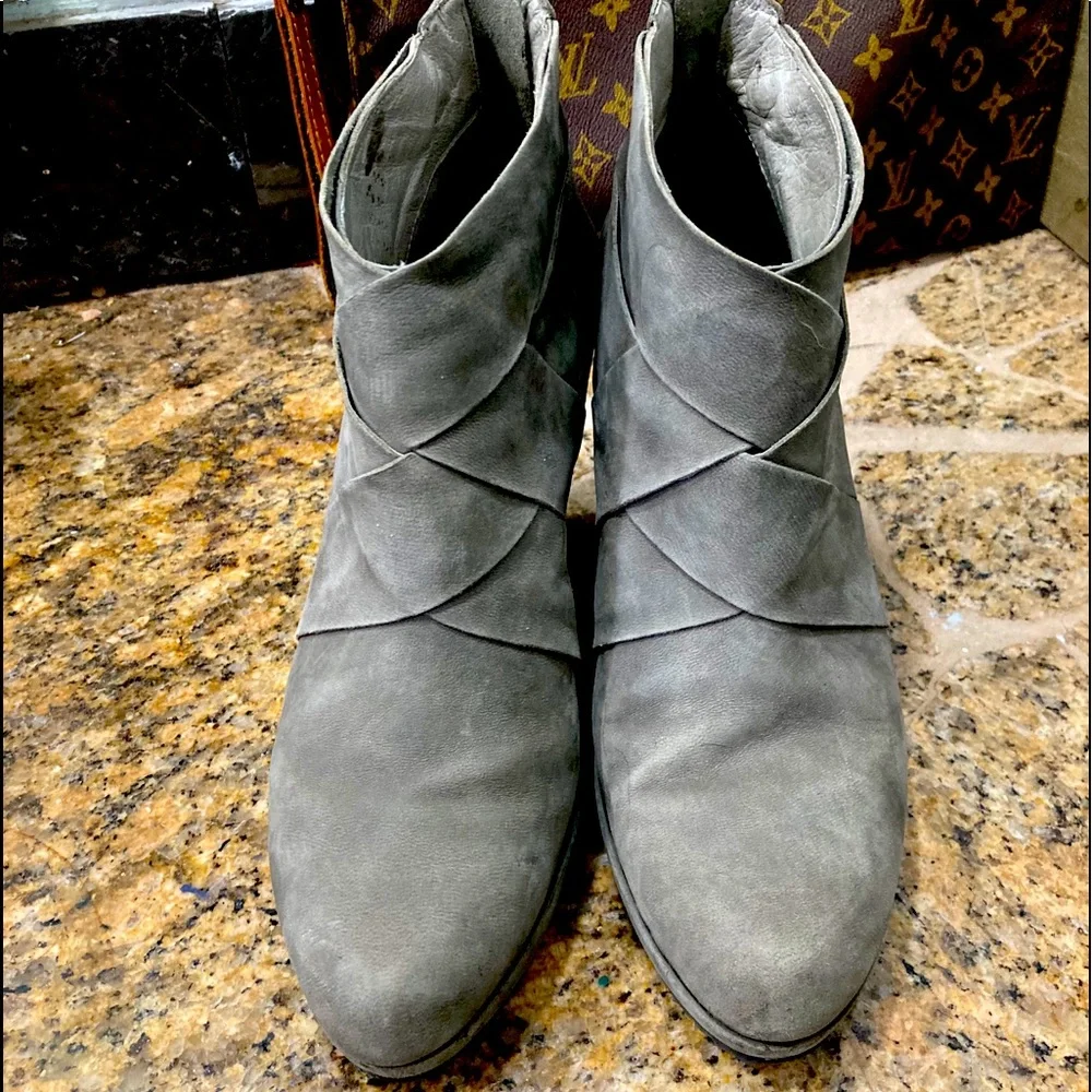 Eileen‎ Fisher boot grey suede size 7.5