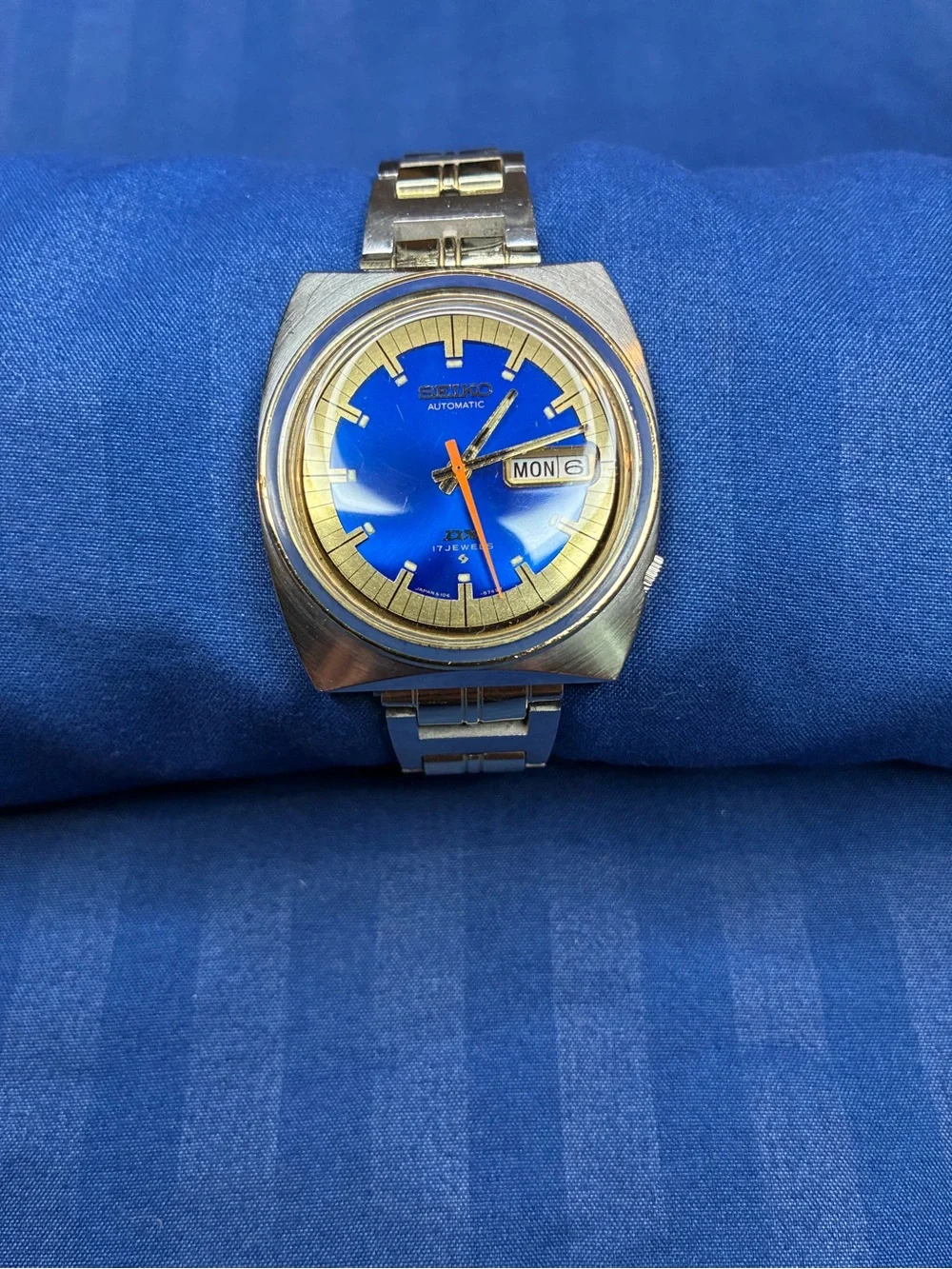 Seiko bold blue