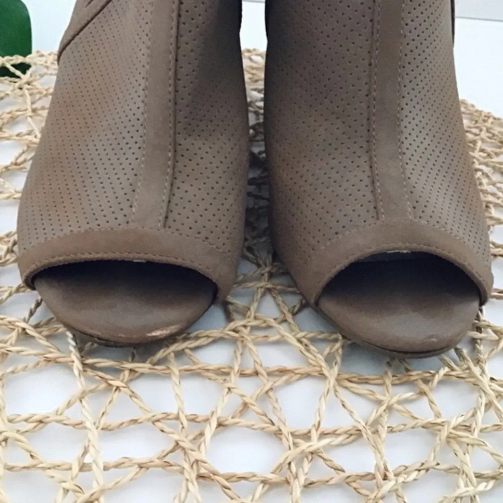 Life Stride Simply Comfort Camilla tan and cork peep toe wedge shoes 7-1/2