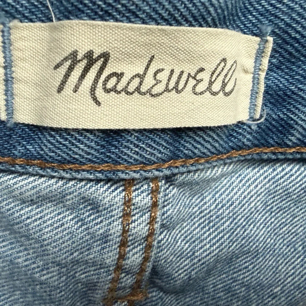 Madewell hidden button