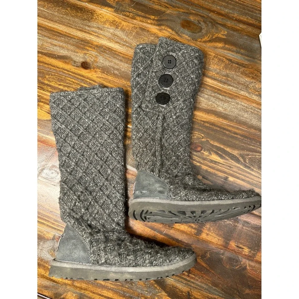 UGG smoke three look