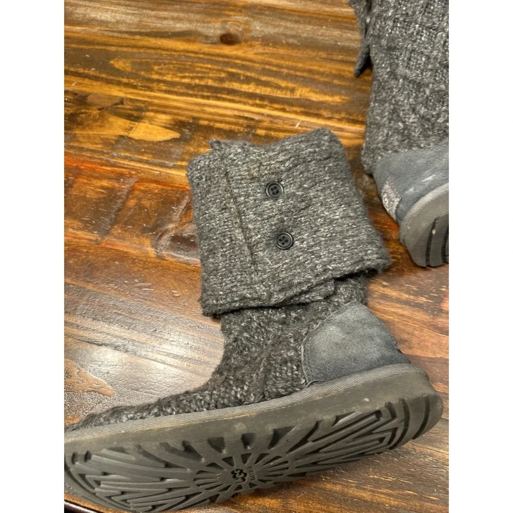 UGG knit prominently shoe