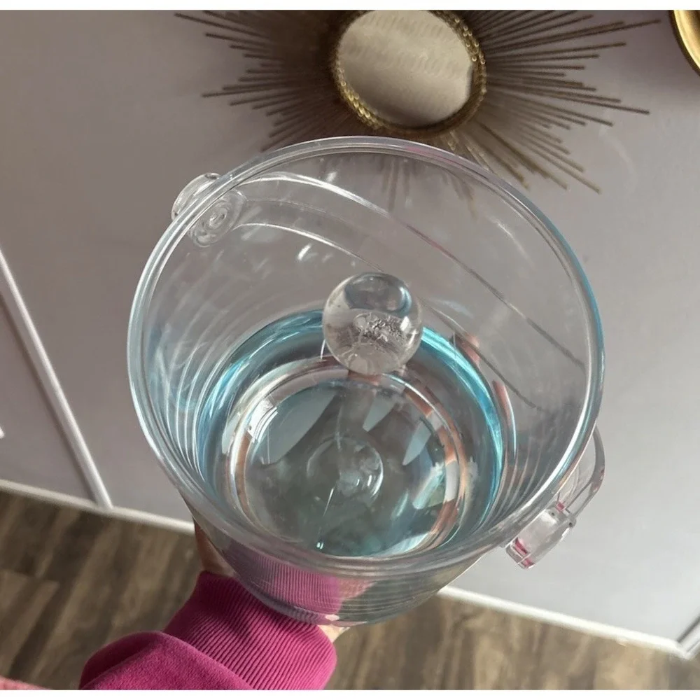 N/A gorgous lucite