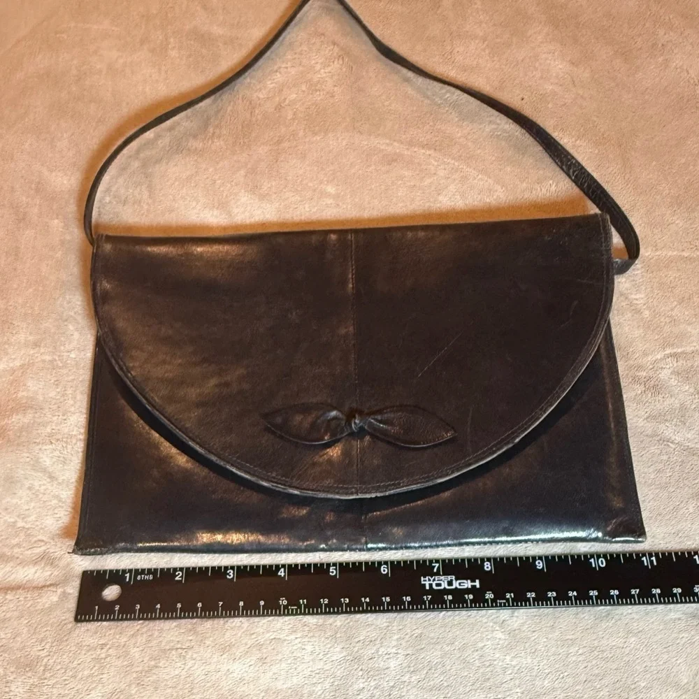Caressa vintage black
