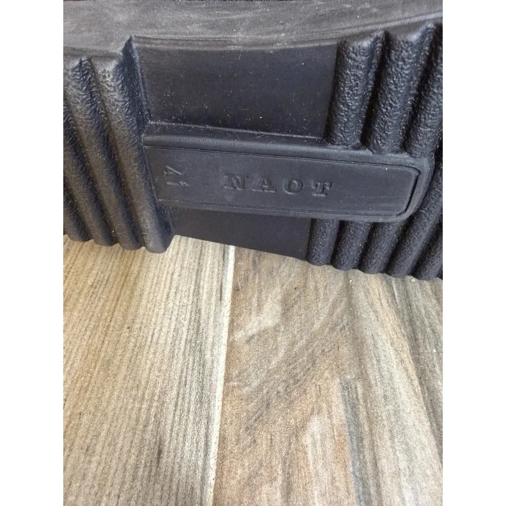 Naot leather slide