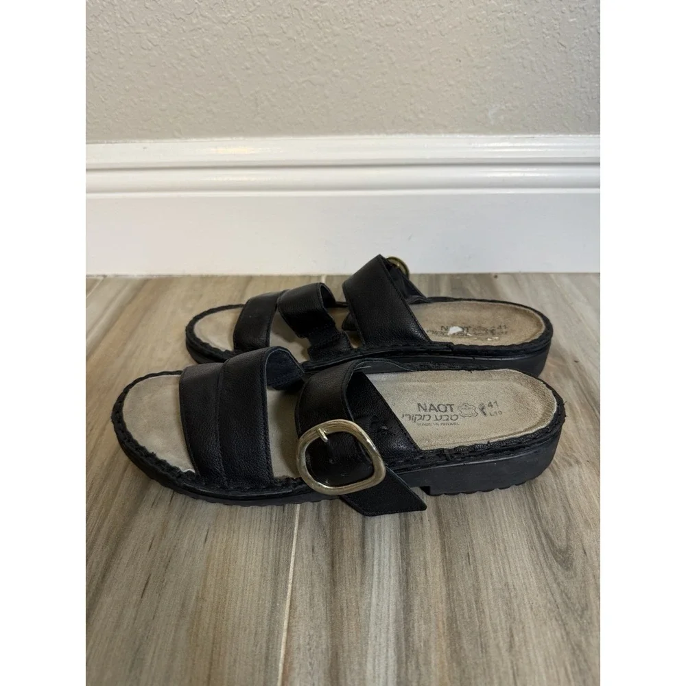 Naot leather slide