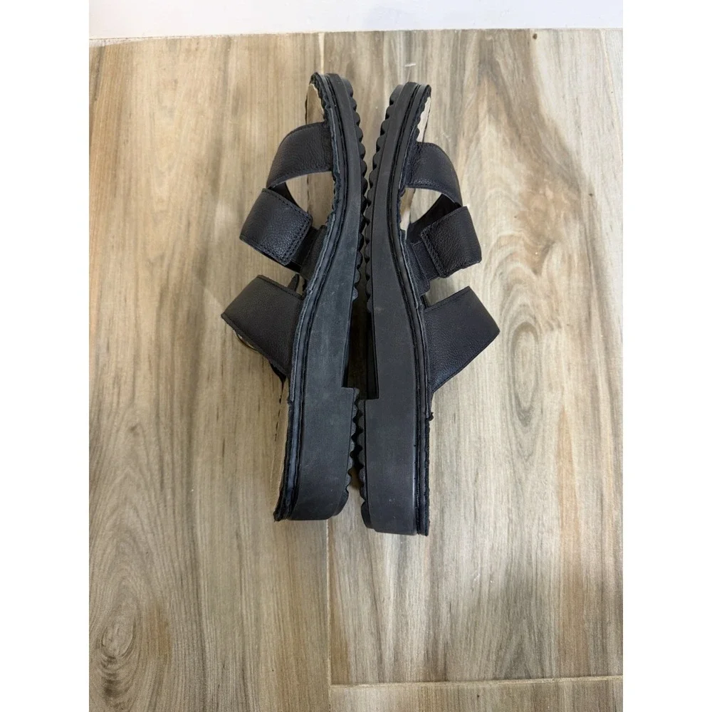 Naot leather slide