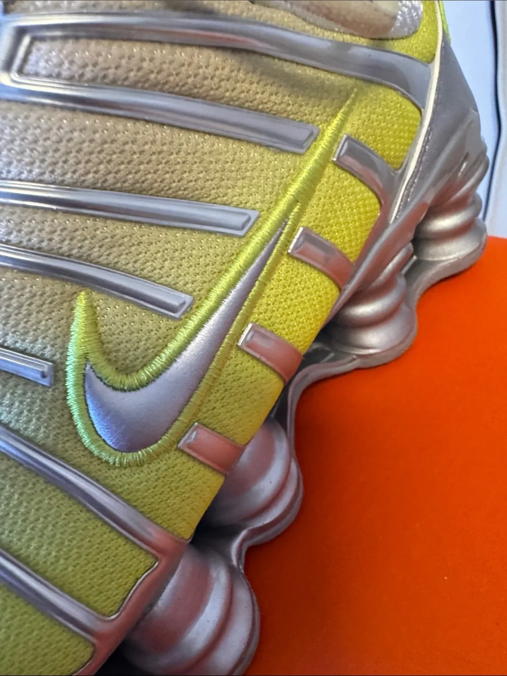 NEW Nike WOMAN Shox Low-Top Sneakers in Silver and Lime