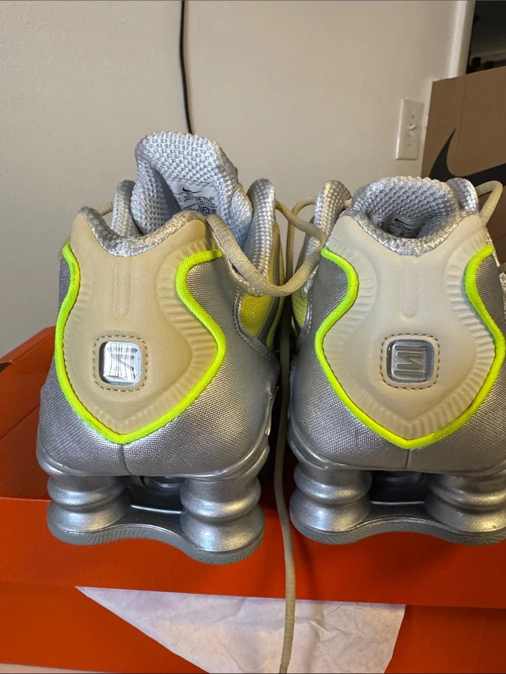NEW Nike WOMAN Shox Low-Top Sneakers in Silver and Lime