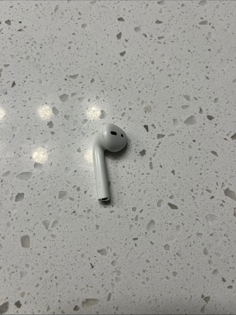 Apple includes airpods