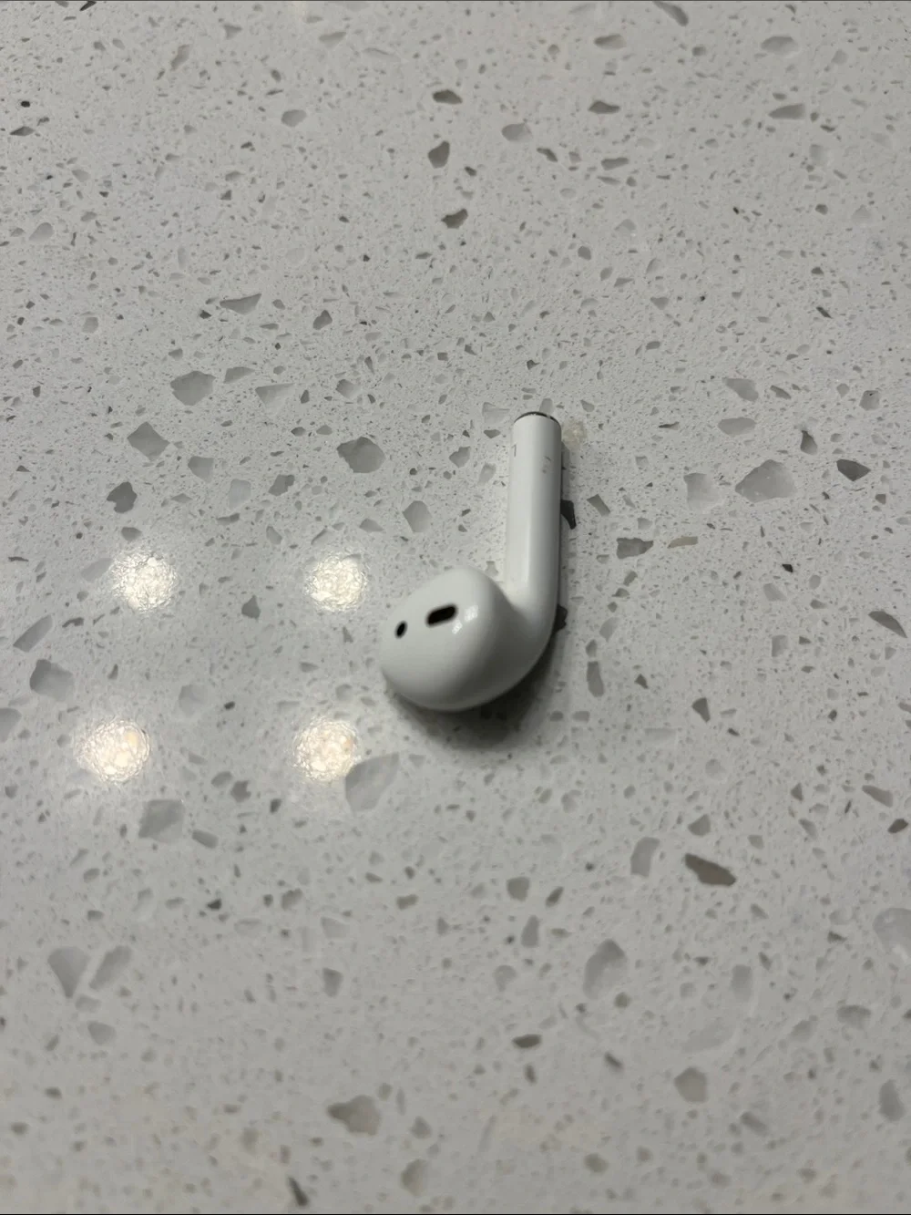 Apple includes airpods