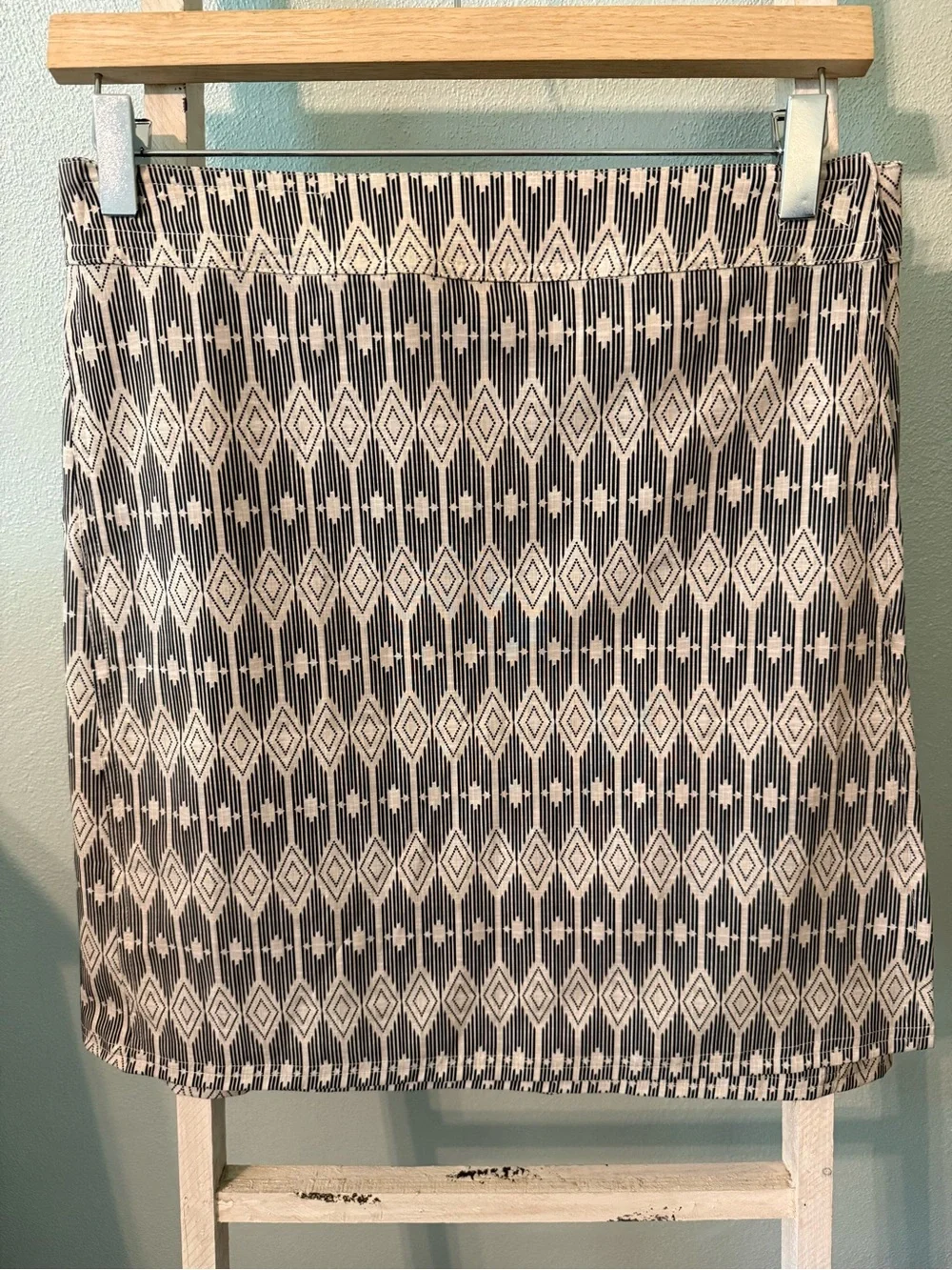 Rip Skirt Hawaii Black Cream Geometric Wrap Skirt Swim Mini Size S