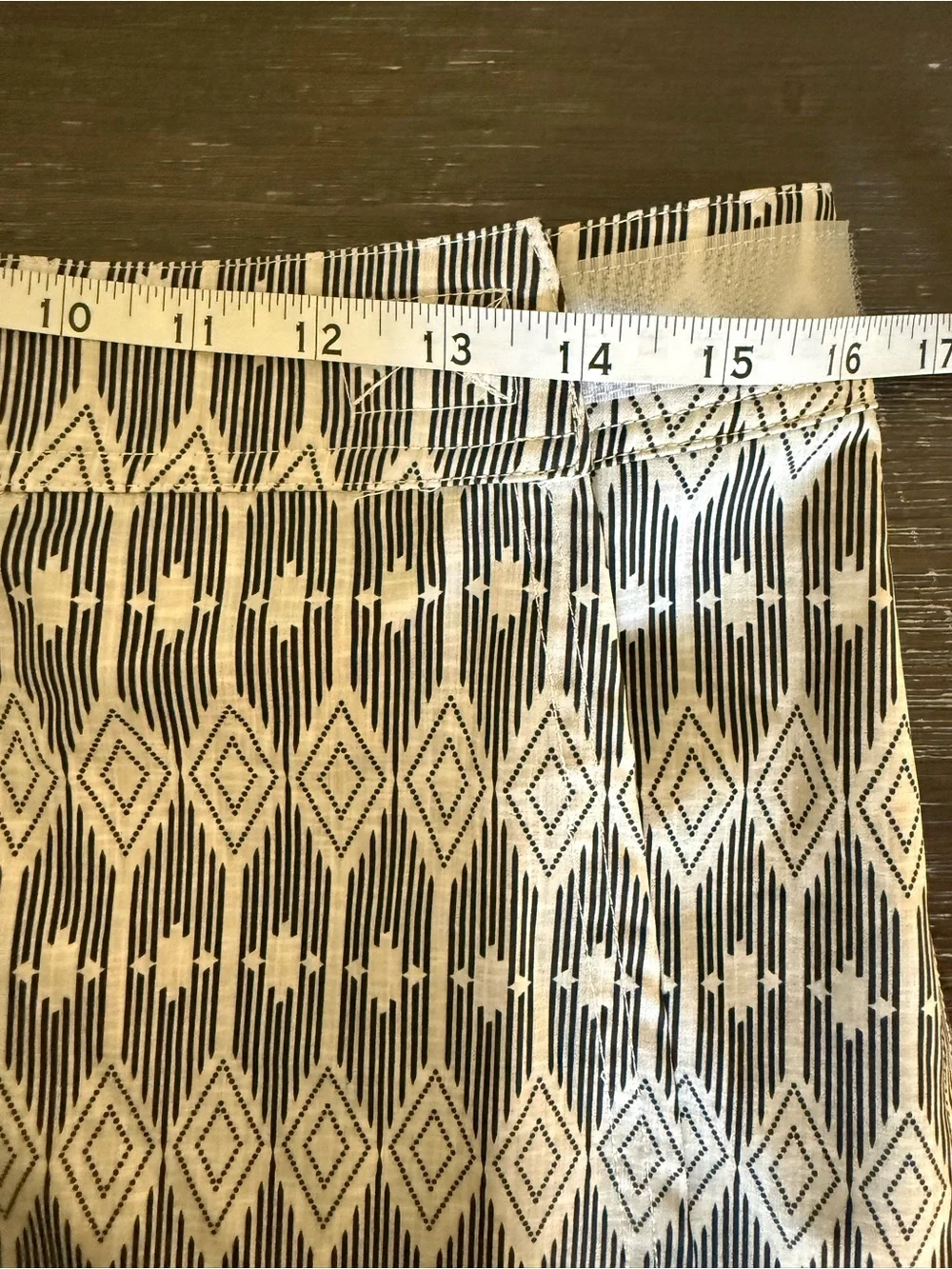 Rip Skirt Hawaii Black Cream Geometric Wrap Skirt Swim Mini Size S