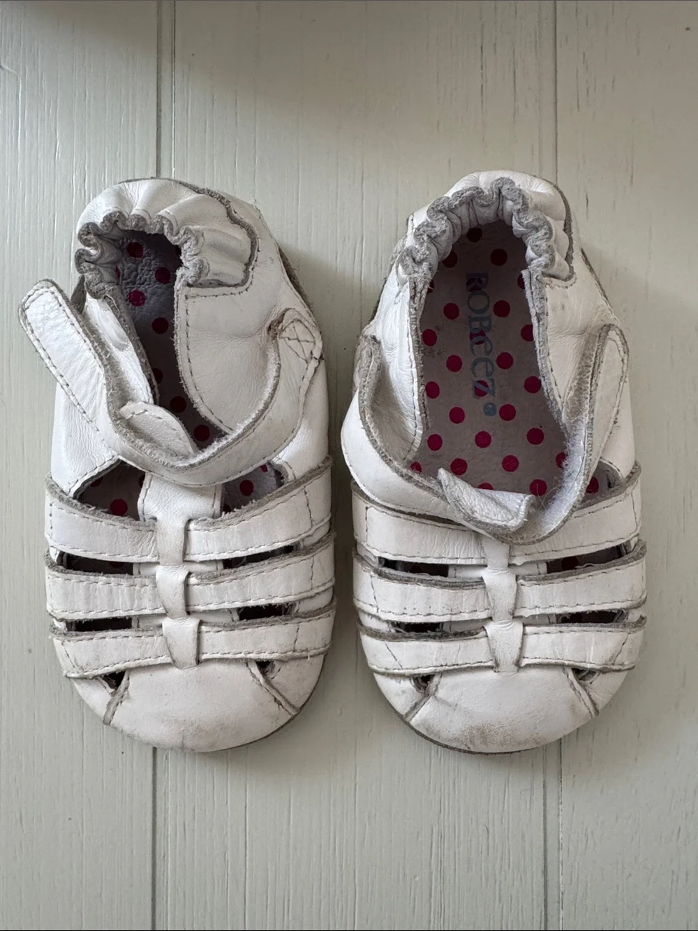 Robeez comfortable white