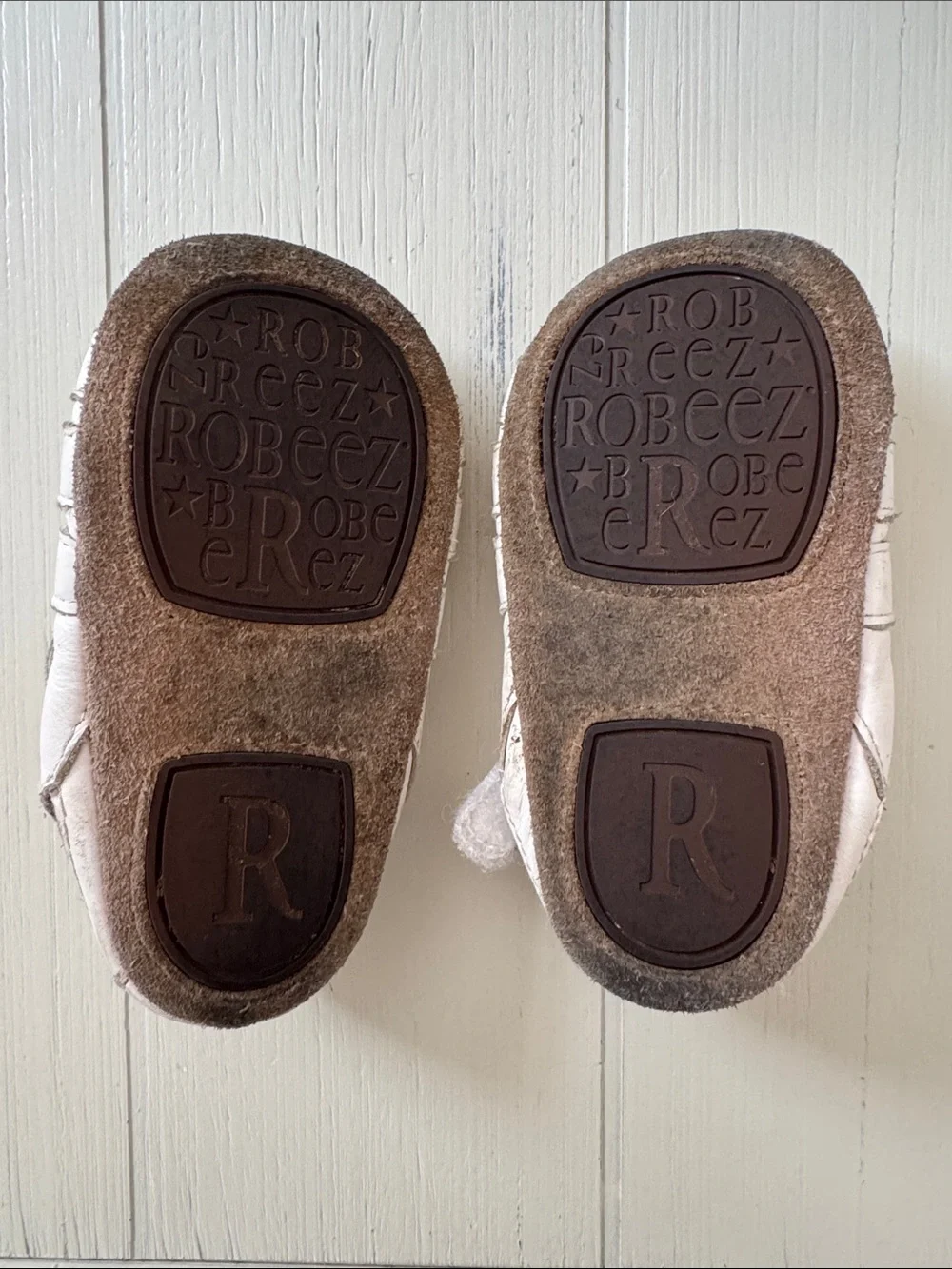 Robeez comfortable white