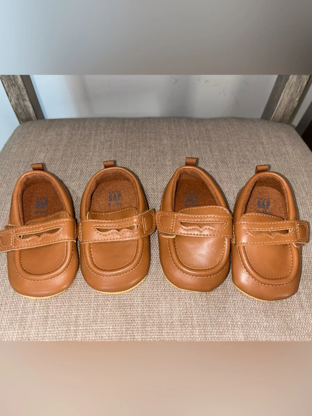 GAP classic tan