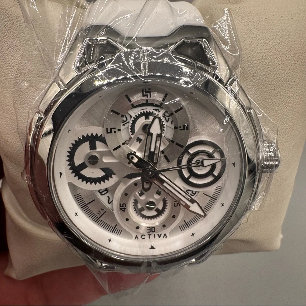 Invicta eye popping