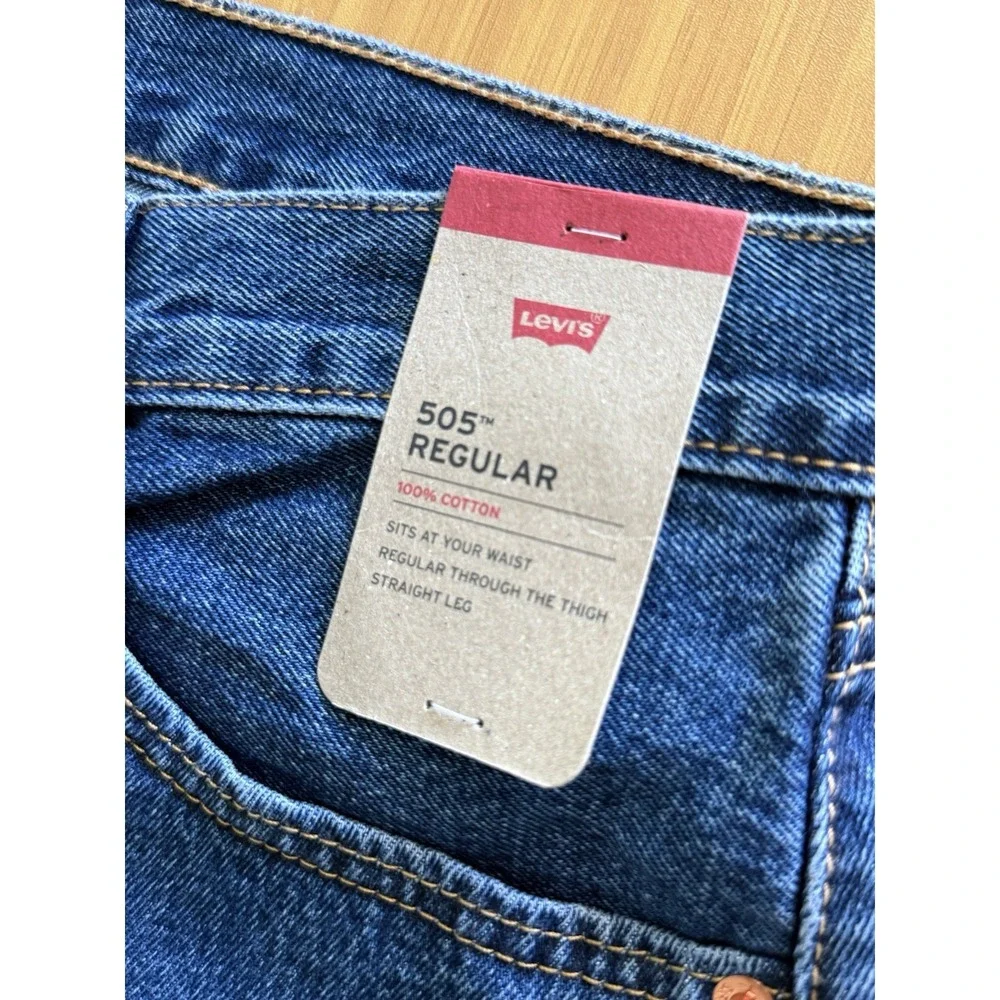 Levis NWT 505 Jeans Mens 32x34 Blue Denim Regular Fit Straight Leg Classic