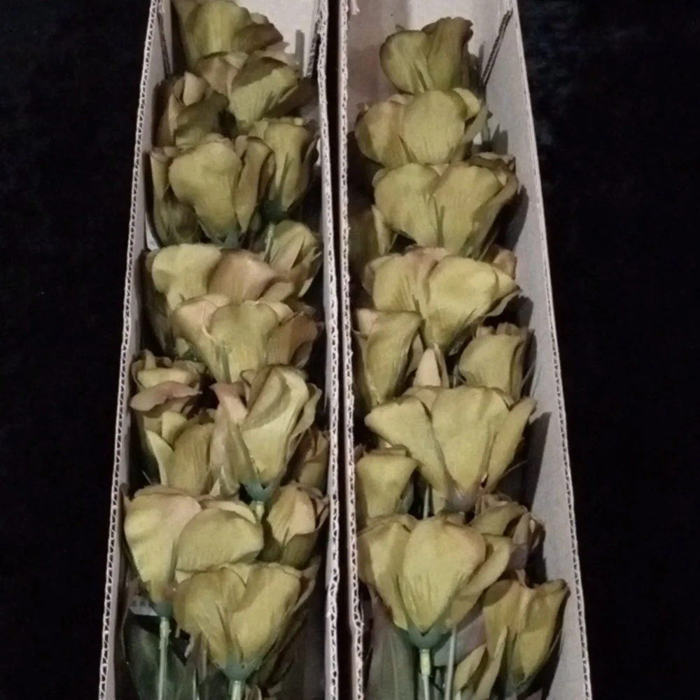 2 Dozen Beautiful Faux Green Color Micro Peach Buttercup Spray