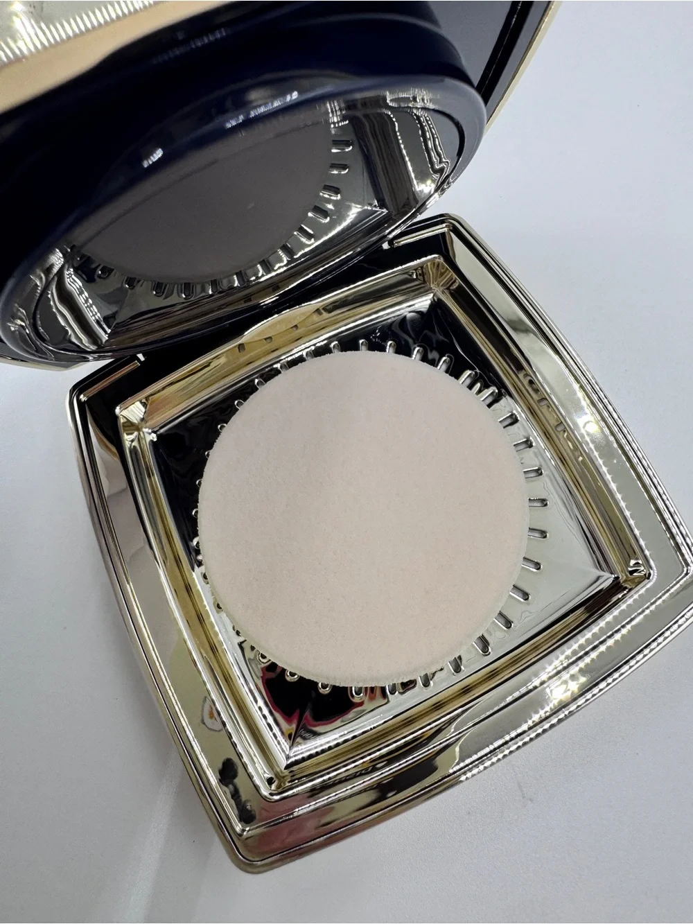 Estee Lauder 11g box